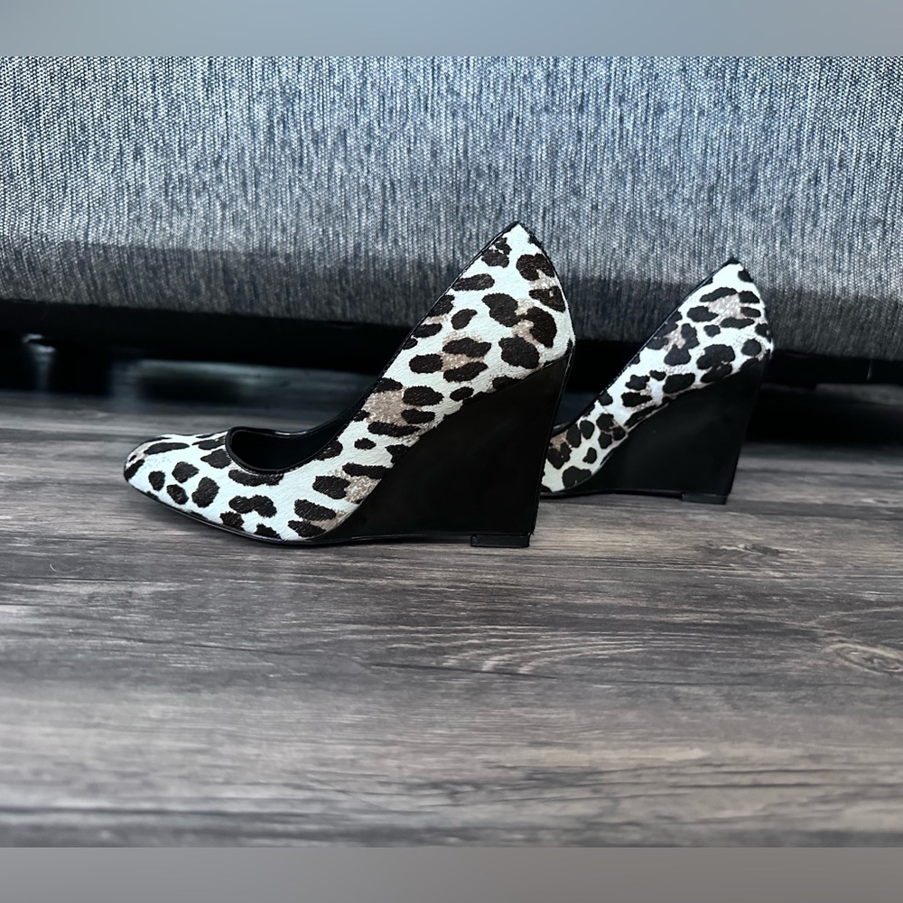 White House | Black House Willow Calf Hair Leopard Print Wedge Heels SZ 7.5 - Picture 14 of 14